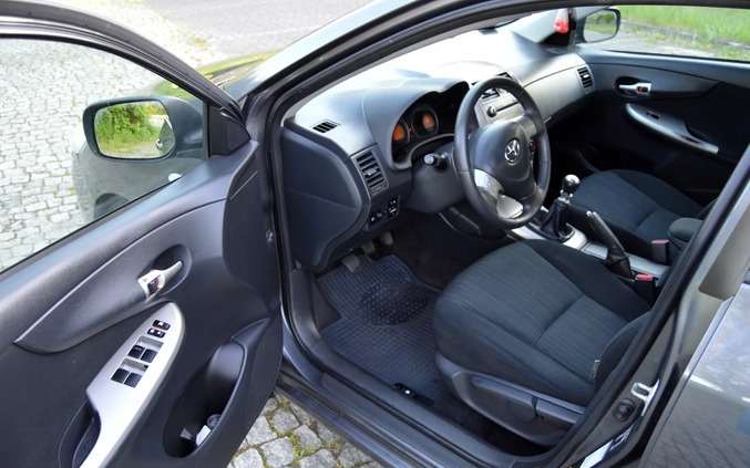 Toyota Corolla cena 18900 przebieg: 270000, rok produkcji 2010 z Sierpc małe 497